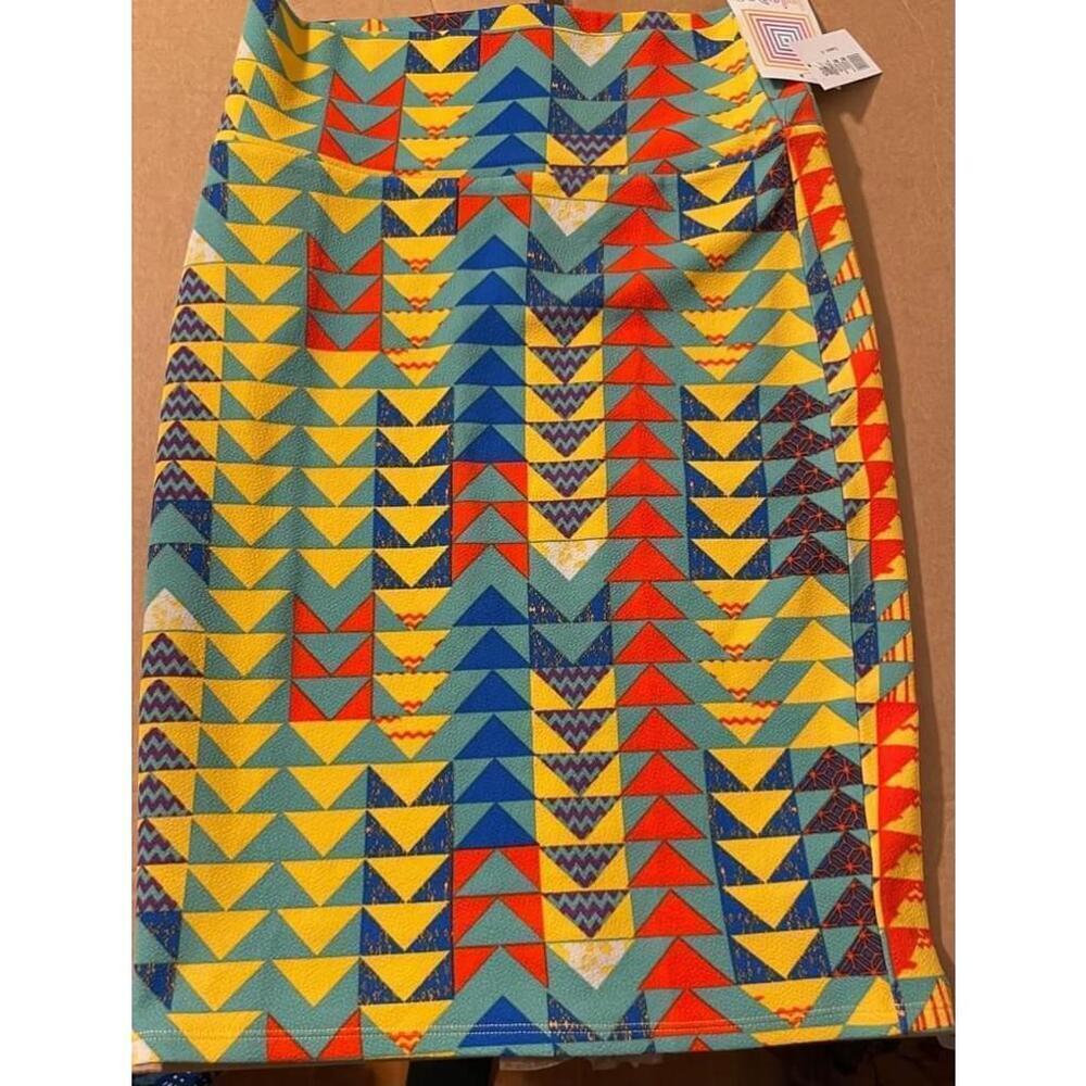 Size S LuLaRoe Cassie Skirt Yellow/Blue triangle geometric pattern.